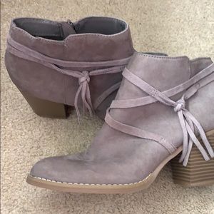NWOT Express booties